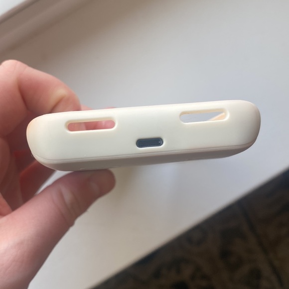 Casely Power 2.0 Charging Case for iPhone 11 Pro - Picture 3 of 10